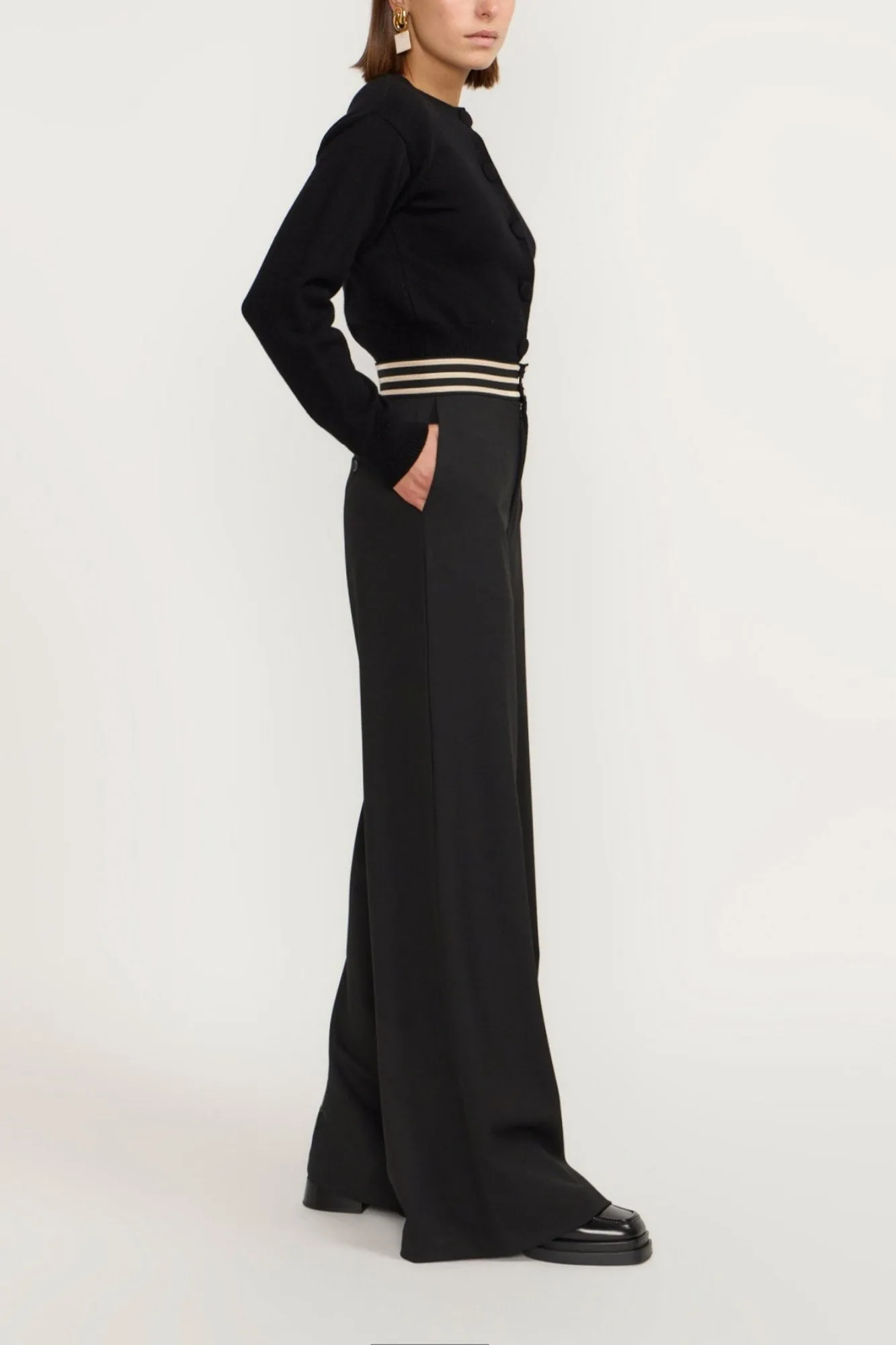 BLACK Buttoned Cropped Cardigan