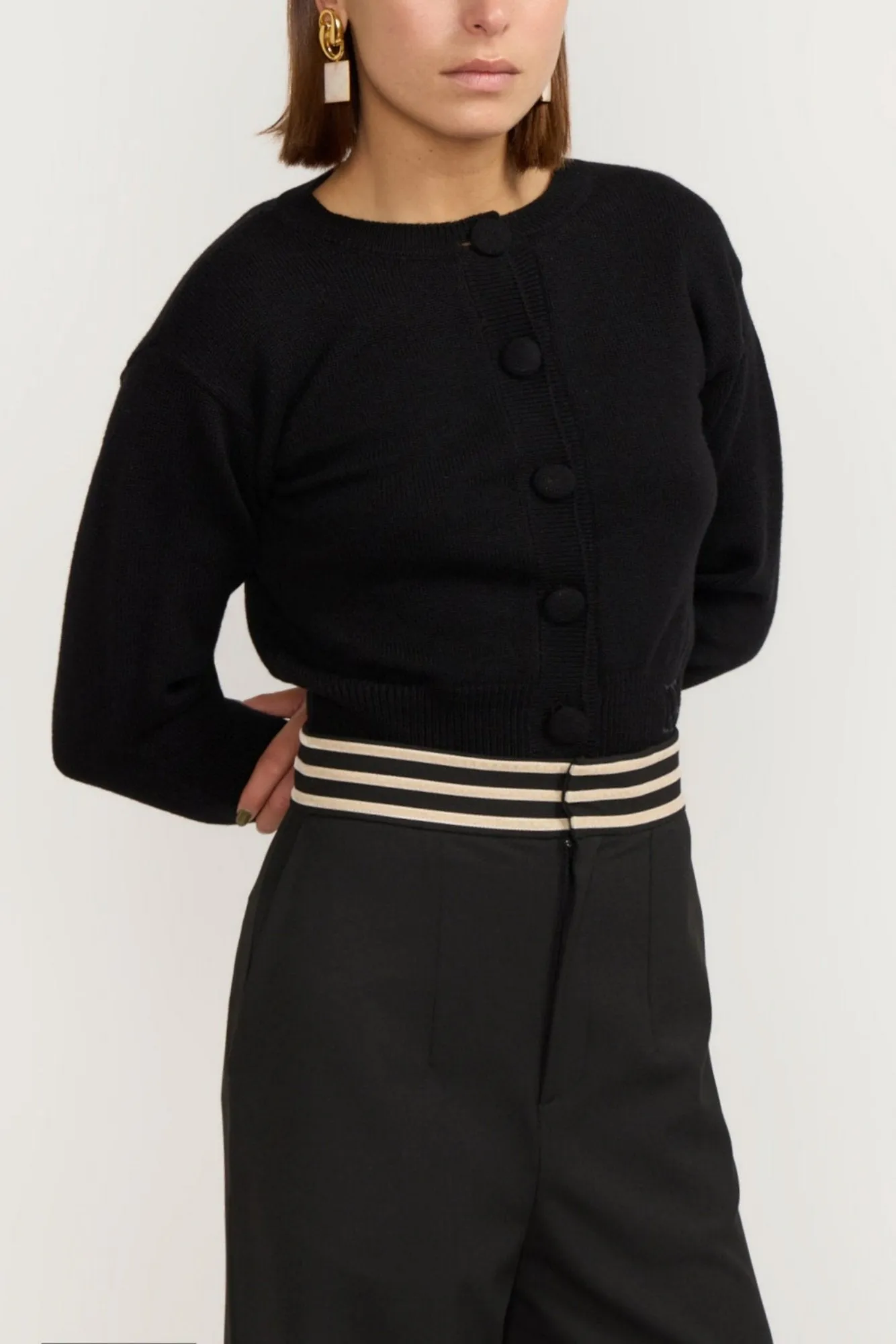 BLACK Buttoned Cropped Cardigan